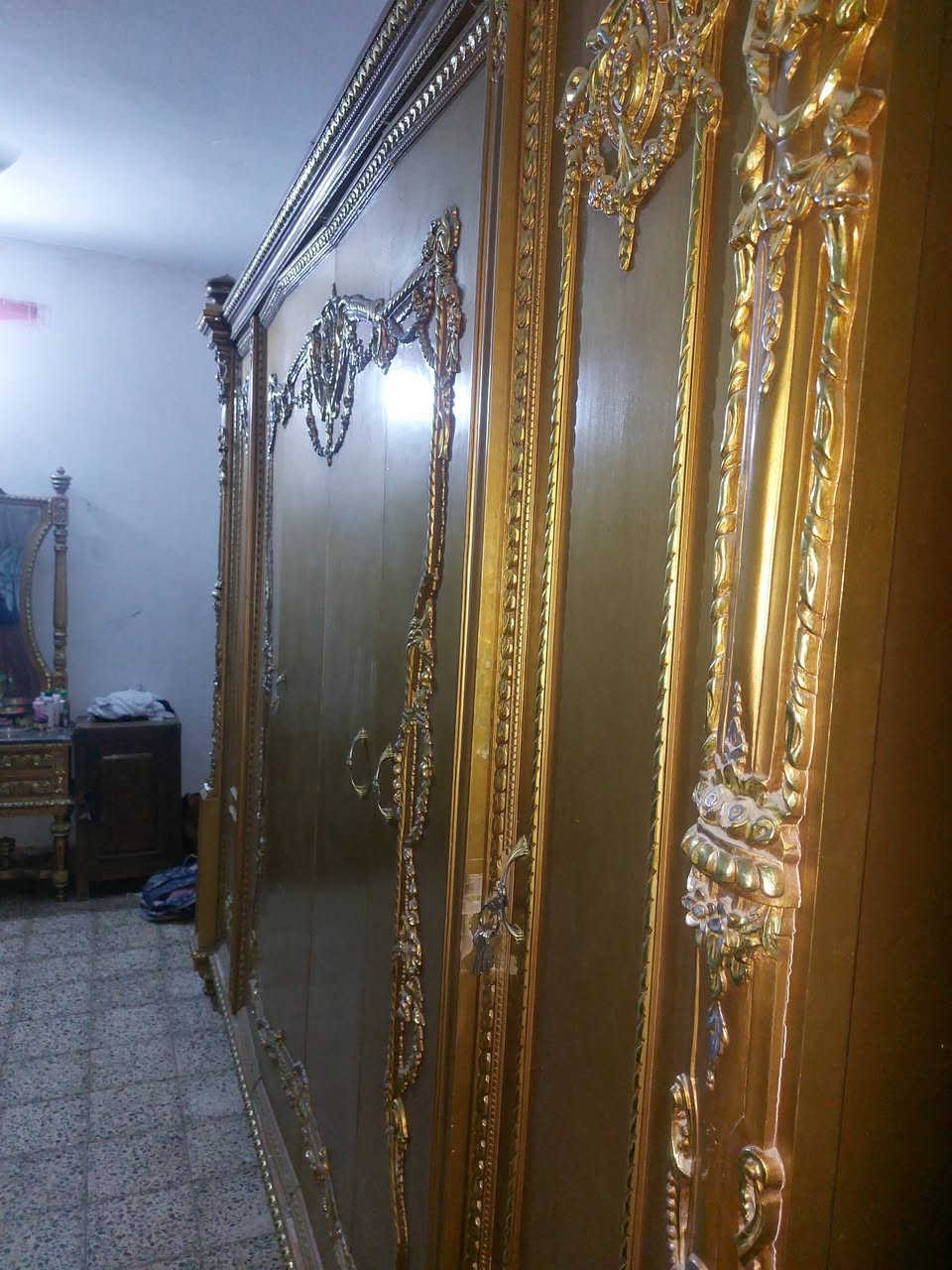 غرفة زان مصري انتيكة مرمر نضيفة حيل....مليون ومية..وبيهة شي بسيط.الشعب ***********
