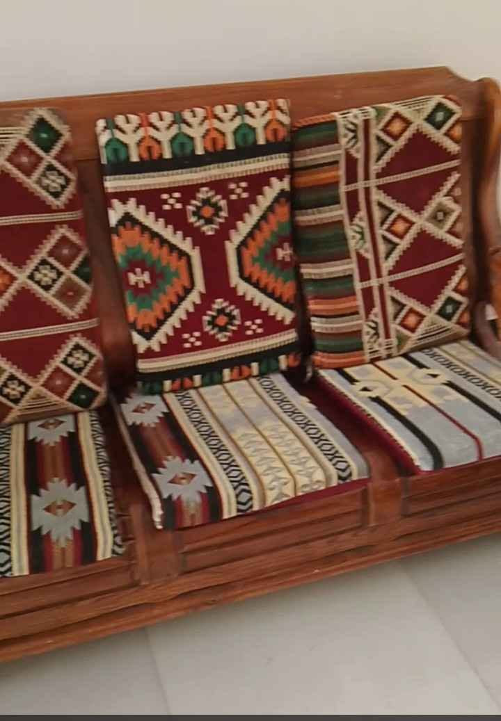 قنفات خشب صندل الاصلي ماحاجه صبغ ولا دهن وحده ثلاث نفرات وحده نفرين وثنين ابو نفر لا مكسورات ولا مصلحات جدد الجزيرة الفيروزيه قرب جامعة ائمة البقيع تلفون *********** البصرة, العراق
