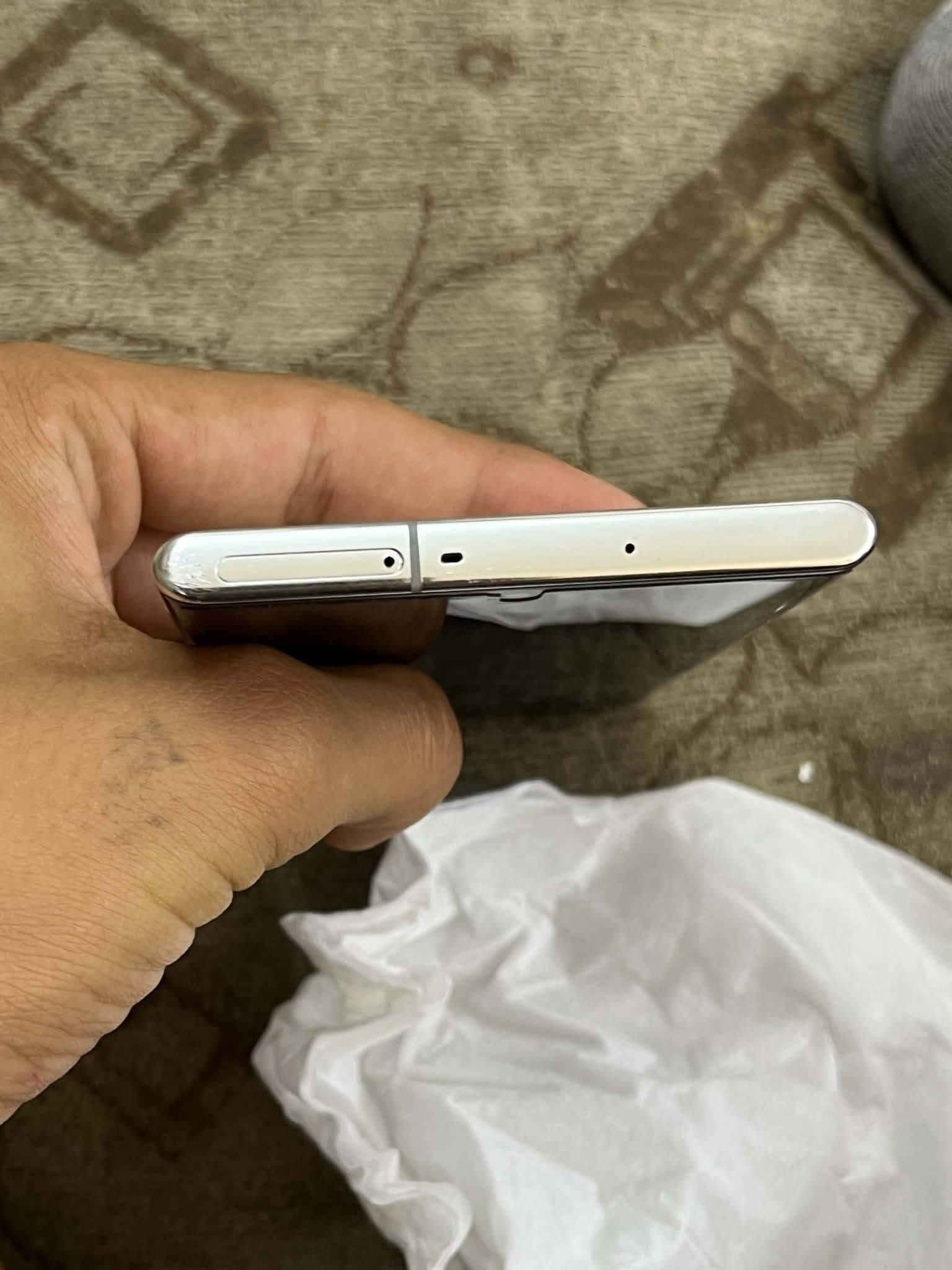 نوت 10 بلس دبل شريحه شرق اوسط
ذاكره    256.  رام   12 مبدل دكمه تشغيل بس  السعر 300 قفله

حي الجهاد بغداد 
***********

نص مكتوب في الصور:
- اكتب هنا اضغط على زر القلم عندما تكون الشاشة متوقفة عن التشغيل انقر فوق الشاشة لبدء ملاحظة