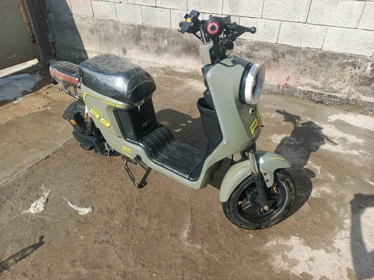 بطاريات 32 ستخدام شهرين فقط
سعر 450 مجال بسيط 
مكان بصره كرمت علي شارع لطيف 
وتساب ***********
