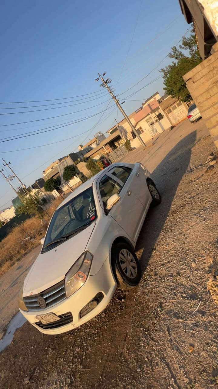بۆفروشتن جيلي ئيم كةى ٢٠١٣ية گيرو  مةكينةى  بةشةرت      

رةقةم و سةنةوى وئةوةلياتي بةشةرت
تةبريد بةشةرت چواو تايةي باشي لةسةرة سةيارةكة بي دةعم و ليدراوة  
شوين .سليماني 
نرخ.٣٠مةعمةلة رةقةم *********** شمشمل, السليمانية
