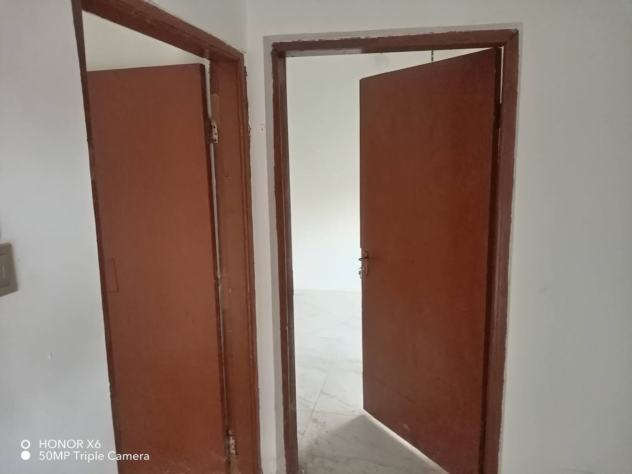 🌿 على بركة الله تعالى
✅ دار للبيع طابو صرف

✅ الموقع حي الصدر الثالث (العسكري) قرب شارع ٣٠ قرب مدرسة فالح موات

⬆️ المنطقه خدمات كامله تبليط مجاري ارصفه

✅ المساحه ٢٠٠ متر

✅ البناء طابق واحد

✅ يحتوي الدار غرف عدد ٢ وصاله واستقبال ومطبخ وصحيات داخلية وخارجيه ومناور وكراج كبير

✅ السعر ٨٥ مليون مع المجال

☎️ للاستفسار ***********

🏤 مكتب ابو عبدالله الشمخاني للعقار

⬆️ عنوان المكتب حي الزهراء قرب مدرسة الامل الاهليه

🌿 عندك عقار تريد اتبيعه دزه خاص والباقي علينه
