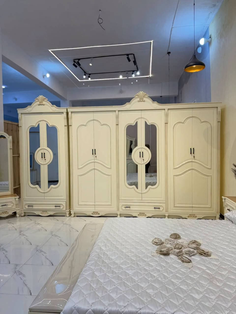 غرف نوم شغل عراقي موديل تركي شغل درجه اولى صبغ سيارات يوجد لدينا احدث الموديلات السعر مليونين ونص شامل الشد والنقل التواصل واتساب او خاص او الاتصال ***********
