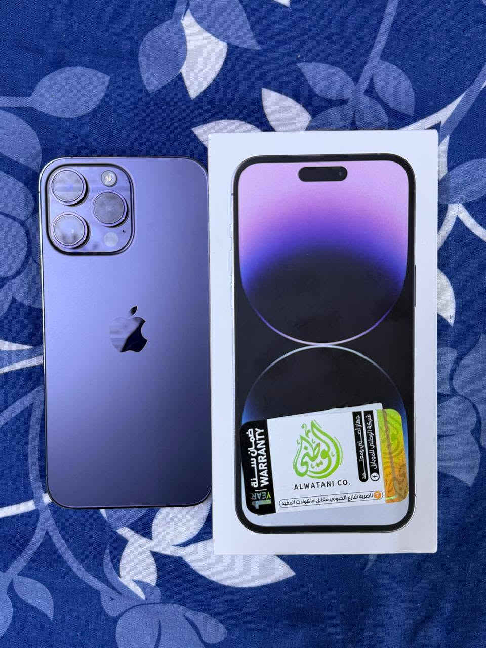 السلام عليكم 
ايفون للبيع 
ايفون 14برو ماكس 
كلش نضيف 
بطريته 77 
الذكره 256
شرق اوسط
السعر 825بي مجال 
رقمي ***********
