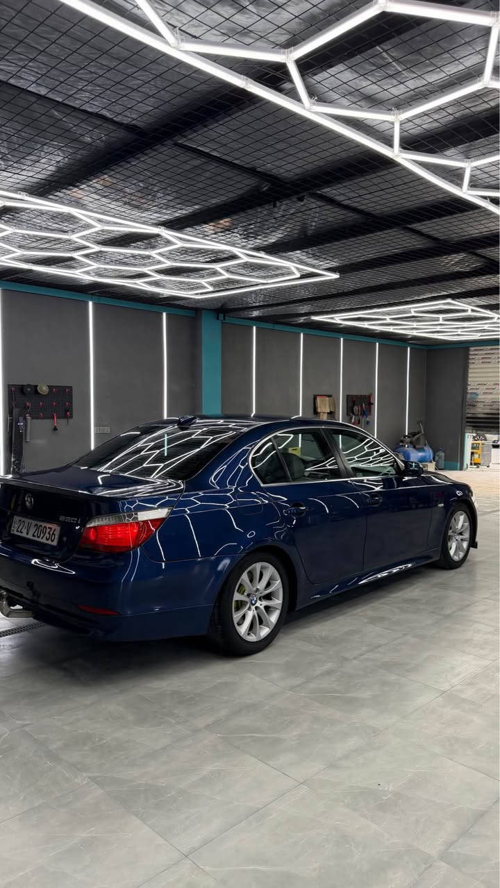 BMW 520i 2003 
محرك 520 بيلاد V6 
گير أوتوماتيك + عادي 
كشنات جلد 
كشنات كهربائي 
تدفئه كشنات 
تحكمات استيرن 
سياره فول فول بس بدون سلايد 
سياره جديده بمعنى كلمه باقي على وضع شركه يعني اي شي ماشيه 317 الف كم 
محرك گير تبريد صدر امامي خلفي كهربائيات بحيث كلوب واحد بل دژبول ما يشتغل كلها شرط كلها 
بيها خمس قطع صبغ بدون ضربه بدون اي شي سونار ناشرها بل منشور سياره من دعاميه لدعاميه بشرط 
مكان سياره كركوك 
سعر 115 ورقه بيها مجال بسيط 
*********** Singapore
