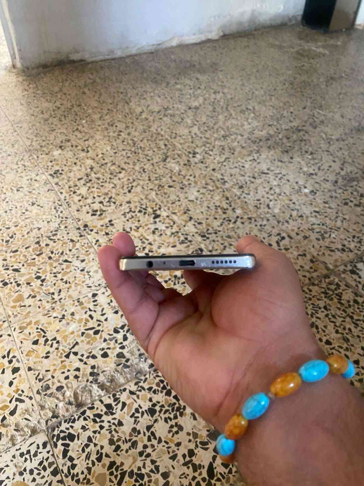 السلام عليكم جهاز للبيع سعره 250وبي مجال جهاز نضيف ممفتوح بيع أو مراوس حسب جهاز عندك(***********)

نص مكتوب في الصور:
- ١٠:٤٦
- هاتفي
- HiOS
- 15.1.2
- إصدار أندرويد
- التحقق من التحديثات
- اسم الجهاز
- TECNO CAMON 30
- التخزين
- ٢٧,٤ غ.ب / ٢٥٦ غ.ب
- الطراز
- TECNO CL6
- وحدة المعالجة المركزية
- Helio G99 Ultimate
- RAM
- 8.00 GB+5.00 GB
- الكاميرا الخلفية
- 50M OIS+2M
- الكاميرا الأمامية
- 50M
- البطارية
- 5000mAh