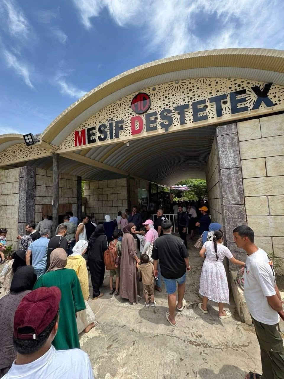 عرض خاص هذا الاسبوع مبيت دهوك نفر (30) الف يوم جمعه
يشمل نقل مبيت فطار صباحي جولات سياحية

البرنامج
✅مصيف دشتتاخ حدود تركيا 🏞️
✅مصيف شلال شرانش
✅مصيف سنوبر
✅مطعم
✅فاملي مول دهوك
✅كورنيش زاخو او جبل زاوة ختياري

✅من ثم ذهاب الى الفندق
✅اليوم الثاني مصيف شيرانة
✅مصيف سولاف
✅مصيف اشاوه
✅مطعم / حديقه حيوانات/ سد دهوك ختياري
✅برنامج يشمل نقل مبيت فطار صباحي
✅نطلاق البرنامج يوم الجمعه

✅باص خاص للعوائل ✅باص خاص لشباب

نتمنى لكم رحلة جميلة ومميزة ❤️
🟡متوفر حجز عن طريق ال واتساب او مراسله صفحه
شركه جنوب الموصل لسياحة والسفر

اهلا وسهلا تنورنا بكل وقت 
للحجز مراسله الصفحه والاتصال  واتساب.***********  انستاl.9gc 

شركه جنوب الموصل لسياحة والسفر
