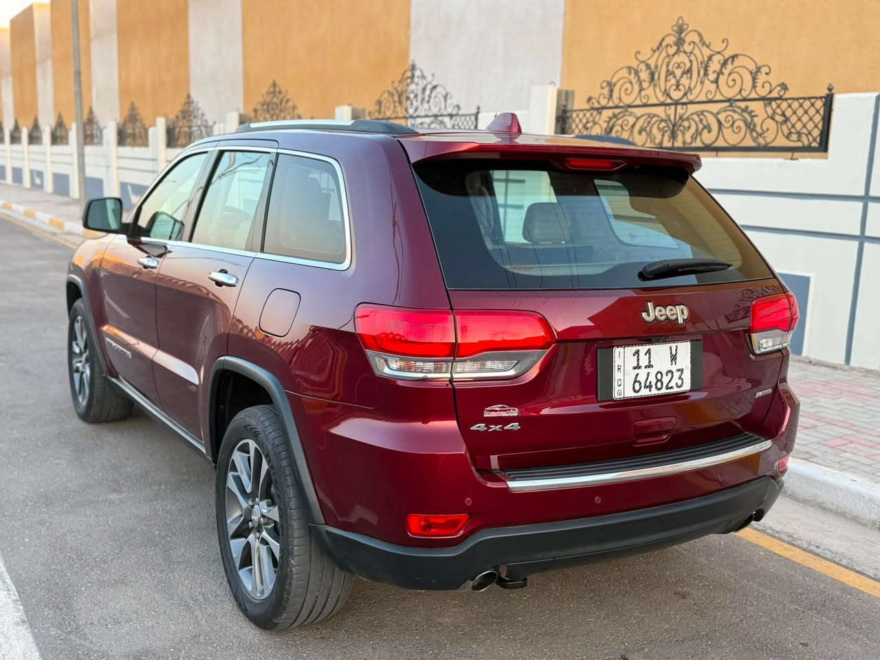 السلام عليكم اخوااان .. بيع فقطط
انسب سعرر خليجي 243 ورقه كفاله عامه 

جيب كراند شيروكي خليجي limited plus
كفاله عامه وكالة هارلم 2018
رقم بغداد الدولي سنويه وهزه جديده   
عداد المسافه : 62 الف mill
حجم المحرك : 6 سلندر 3600 فور ويل  

المواصفات ..
بصمة تشغيل وابواب تشغيل عن بعد 
3 شاشات .. بانوراما سقف 
مقاعد جلد تحكم كهرباء تدفئه تبريد 
حساس امامي خلفي ونظام تحذير اصطدام 
سستم سماعات 10مع مكبر صوت دمام 
تبريد قطعتين مقاعد خلفيه تدفئه
مري قلاب - مري شفط - صندوق كهرباء  
ذاكره خزن ميموري - ويل كب 20 
السياره نظيفه جدا وعليها ادامه كامله 

للاستفسار الاتصال ***********
مهندس حسين 📍 كربلاء - حي الحسين
شركة_المتحدة_لمزادات_السيارات_الامريكيه
