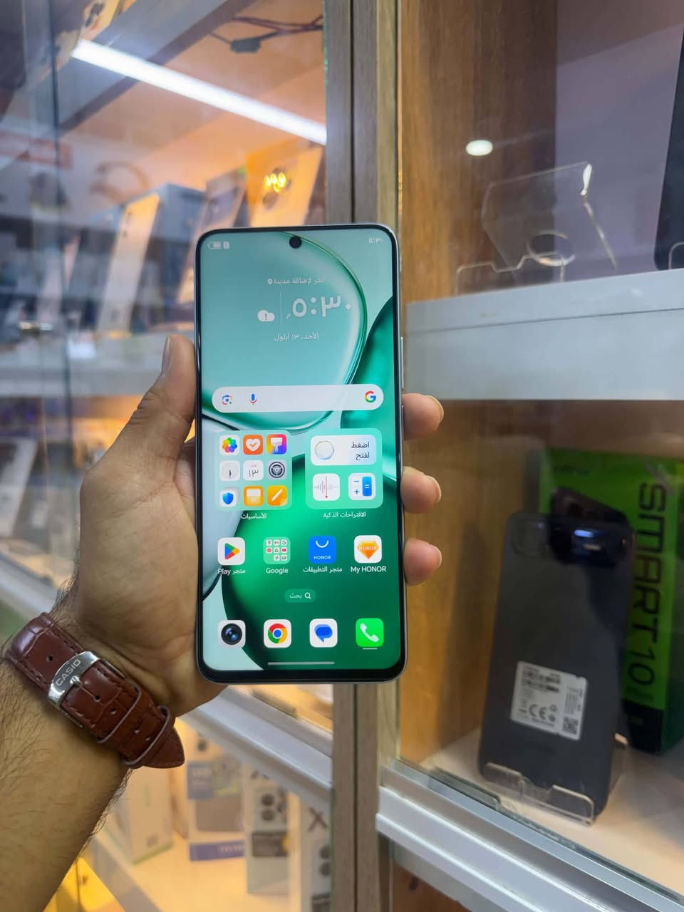 هونر X9C سمارت الذاكره 256 العشوئيه 12 بطاريه 5800 جهاز مكفول فقط بي عواج بلشاصي قليل مامئثر السعر 175 وبيه مجال بسيط كلش الاستفسار خاص او الاتصال *********** بي وات ساب

نص مكتوب في الصور:
- حول الهاتف MagicOS اسم الجهاز HONOR X9c Smart المعالج المركزي MediaTek Dimensity 7025-Ultra ذاكرة الوصول العشوائي ١٢ غ.ب + ١٢ غ.ب HONOR RAM Turbo البطارية 5800 mAh دقة الشاشة ١٠٨٠ × ٢٤١٢ وحدة التخزين الداخلية المساحة الفارغة ١٣,٥ غ.ب الإجمالي ٢٥٦ غ.ب الموديل BRC-NX1 9.0.0.182(C185E59R9P1) رقم الإصدار