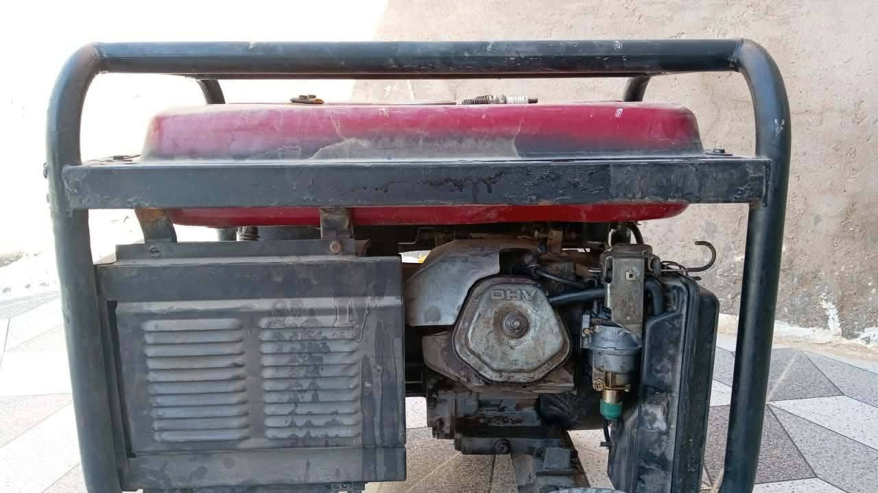 السلام عليكم ورحمة الله وبركاته
📝 مكلف بالنشر📝
مولد 5.5 KV كما موضح بالصور يرادله رنكات فقط السعر ٢٥٠ وبي مجال حديثه بني داهر التواصل مع صاحب المولد ***********
