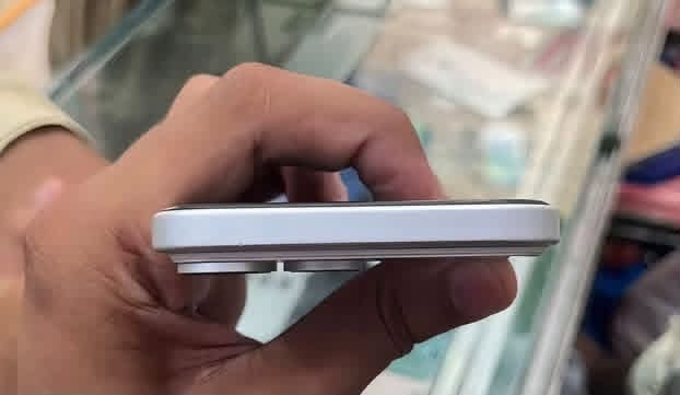 سلام عليكم اكس آر محور 17 بطاريه 81 وذاكره 64 نضيف الجهاز حلو سعره 350 وبي مجال اومراوس مو مشكله رقم الهاتف ***********اتصال.

