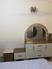 غرفة نوم تركية بحالة جيدة السعر ٨٠٠ الف التواصل 07736854599