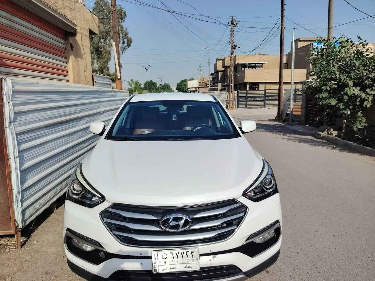 السلام عليكم..سنتافي موديل ٢٠١٧
ماشية ٨٤ الف  

نص قول
حادثها كلش بسيط بس بونيد مبدل... دعامية وشباك البلادي مالتها
تخم تاير جديد...
باتري جديد..
 صدر امامي وخلفي جديد
للاستفسار   : ***********
