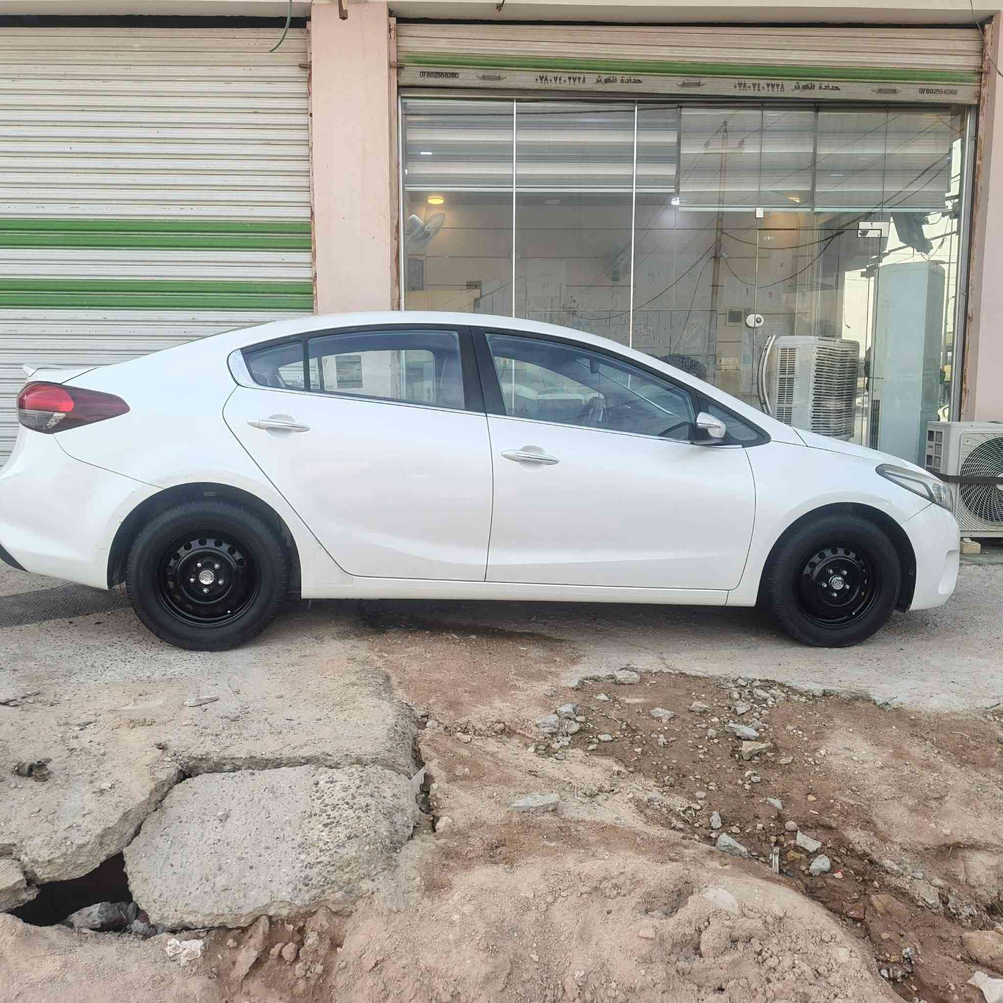 سيراتو مديل 2018 مكفوله كفاله عامه سياره جديده ماشيه 102 السياره احله من صوره السعر 133بي محال قليل ***********
