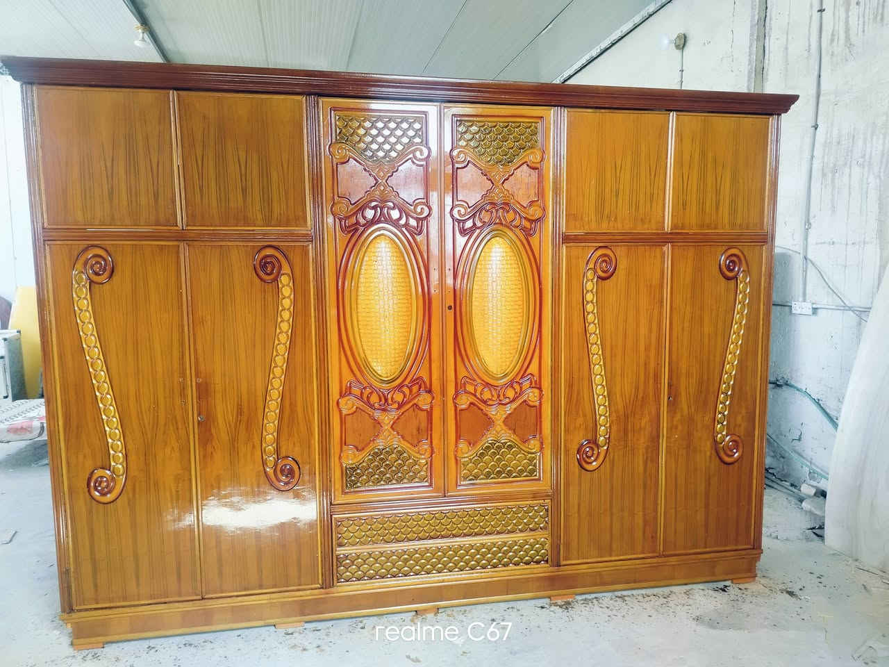 كنتور صاج ابو السته ابو الملحق ب360الف مع التفسيخ والنصب عدكم وشد الاغفاله واليدات تاخذوه كامل للتواصل العماره الاربع سايدات الملعب مقابل عمارة كريم حوشيه///***********

نص مكتوب في الصور:
- realme C67