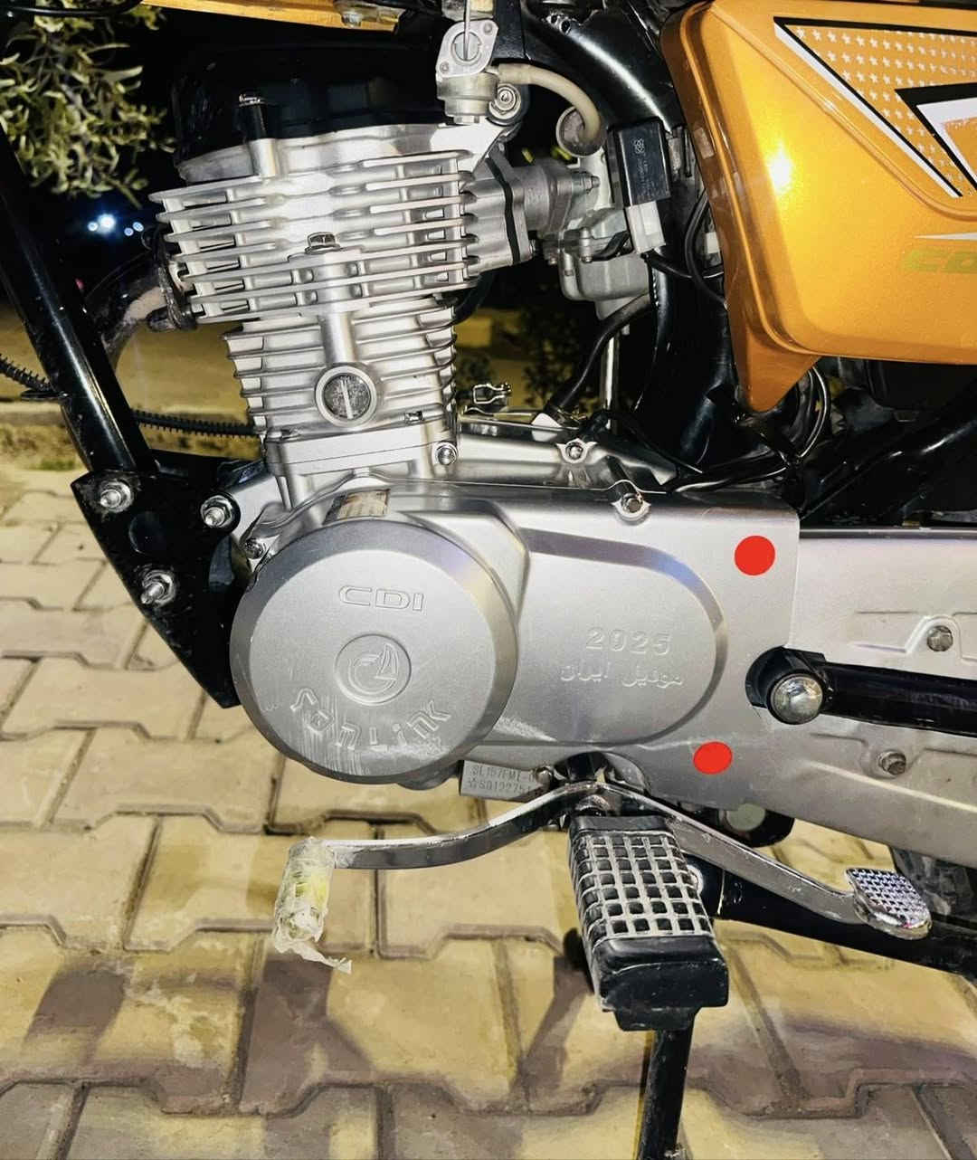 السلام عليكم للبيع تايكر 2025 مكفولة كفالة عامة اي نقص ما بيها محرك بلادي 125cc أوراق كاملة كهربائيات كلها شغالة عداد إلكتروني مكان ديالى للاتصال : *********** السعر 775
