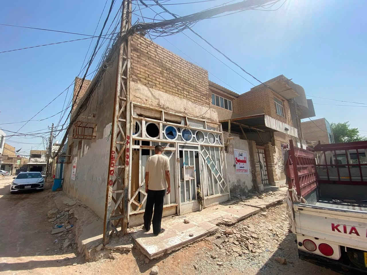 سلام عليكم 
بيت للبيع ركن عل ساحة مساحتة ١٣٠ م في حي الميلاد شارع عشرين شارع الحولي 
***********
