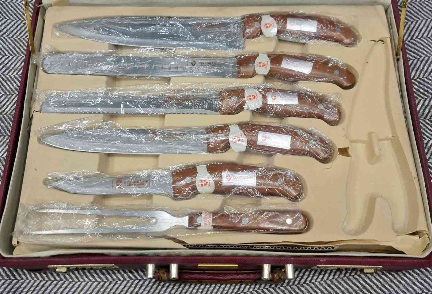 السلام عليكم
للبيع
جديد غير مستخدم نهائيا
جنطة سكاكين سويسرية اصلية ماركة رويلتي لاين سويزرلاند موضحة بالصور 
25 قطعة
مكاني بغداد الكرخ حي العامل قرب شارع المطار 
السعر 600 ألف دينار
سعرها بالوكالة ٧٠٠ دولار يعني مليون دينار تقريبا
للإستفسار الإتصال على 
*********** و ***********
تحياتي للجميع
