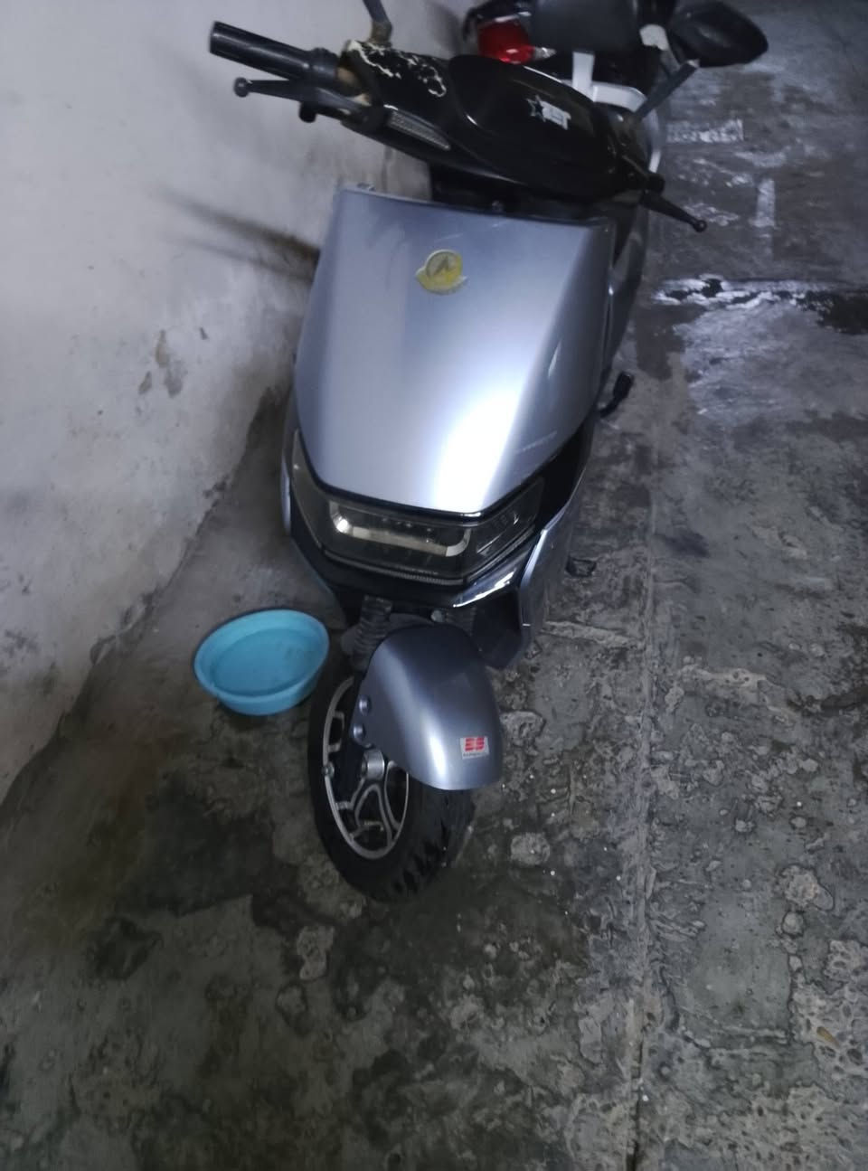 سلام عليكم دراجه شحن لبيع 6بطاريات نضام Rرجوع لخلف  سعر650وبيها مجال لطيبن الرقم ***********مكان بغداد حي العامل

