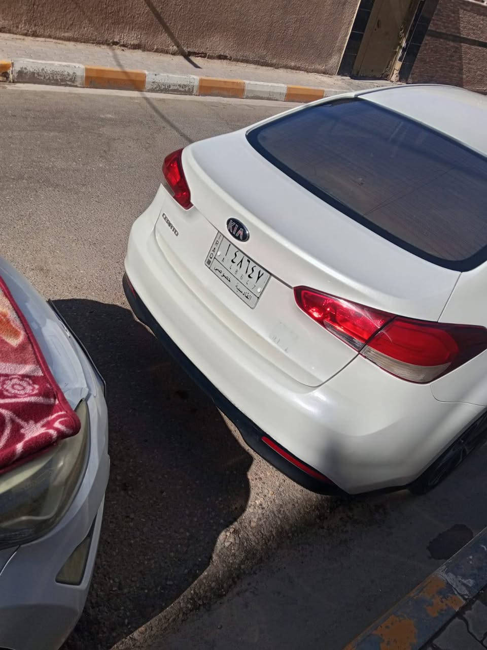 السلام عليكم سيراتو موديل 2017 السياره بيه الدوستين صبغ ورشه شويه بالباب وبجاملغ رشات بسيطه  السعر 125 وبيه مجال للاستفسار 
***********

