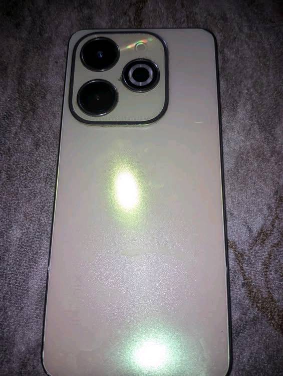 Infinix Hot 40i.كامراه 50ميجا بكسل كاميرا نضيف بس يردادله لزكه موبايل ماكو توصيل واكو مرواس
شنو سعة التخزين والرام بالضبط بالجهاز؟ وهل هو Infinix Hot 40i نسخة شكد (64/128 وكم رام)؟: 
125
شاشة الجهاز مكسورة حسب الصور: اللمس شغال طبيعي لو بيها مناطق ما تستجيب/خطوط/سواد؟: 
لا ليس مكسوره اللمس شغال 
البطارية والشحن شلونهن؟ هل يشحن طبيعي وما بيه مشاكل بالبطارية أو السخونة؟: 
نعم الاتصال على الرقم هذا 770 347 7181
