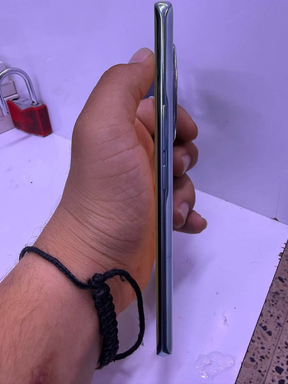 السلام عليكم هونت X9C ذاكره 256 العشوائيه 12 جهاز نضيف صارله شهر من مستخدم بعده جديد بدون ملحقات شخط مابي نضيف حيل العنوان كربلاء السعر 330 ألف *********** موجود واتساب
