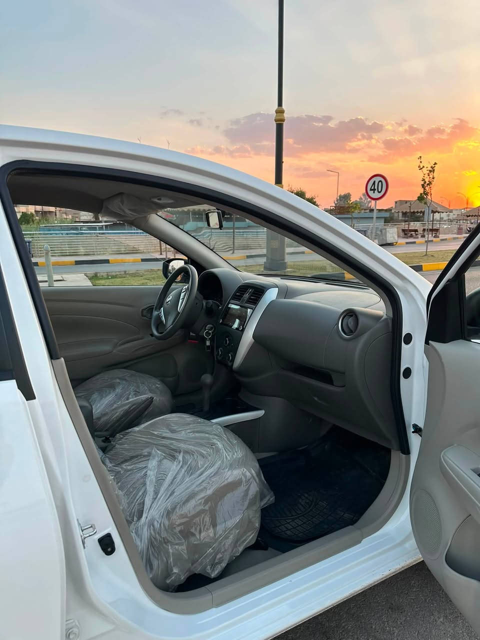 للبيع نيسان صني 
شرط تحويل حصرأ بدون وكالة
موديل ٢٠٢٥
سيارة جديدة جدأ ستعمل شخصي
مواصفات

شاشة و كاميرة

تحكمات بالستيرن 

اربع جامات كهرب

حساسات خلفية 

تبريد قطعتين

اشارات بالمرايات

تكوة بحوض الخلف

السيارة رقم دهوك هزة و سنوية جدد
ماشية 23 الف كيلو متر
السعر 126 و مجال بسيط
مكانها موصل الايمن حي الجوسق
***********
واتساب
