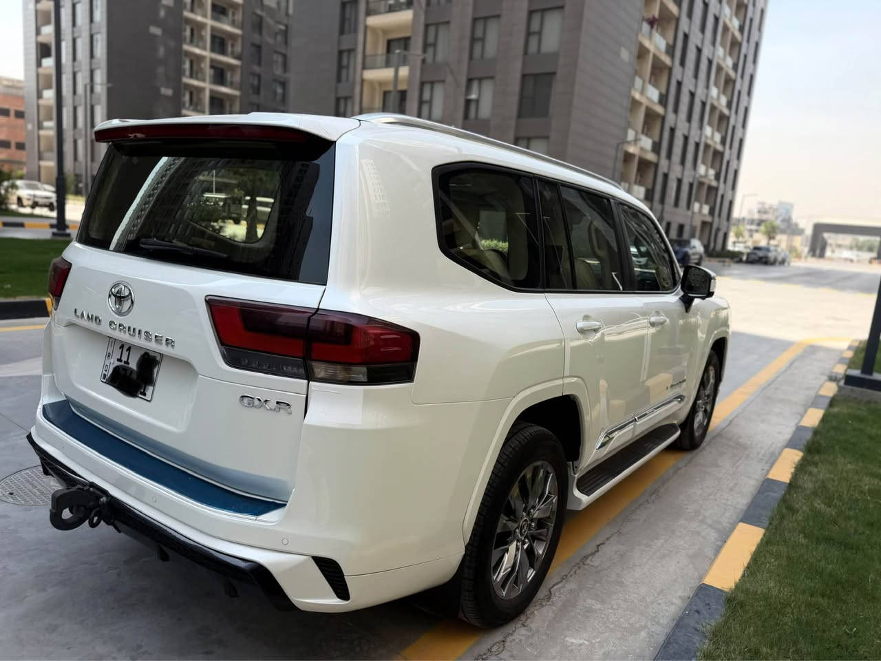 لاندكروز 2024 GXR  بريم اصلي رقم بغداد بدون صبغ ولا بارد ولا اي حاله مكفوله السياره نظيفه مابيه اي نقص الموصفات معرفه 4 كامرات اصليه ماشيه 34 الف  كيلو  السعر 66500 وبيه مجال بسيط الرقم *********** بغداد, العراق
