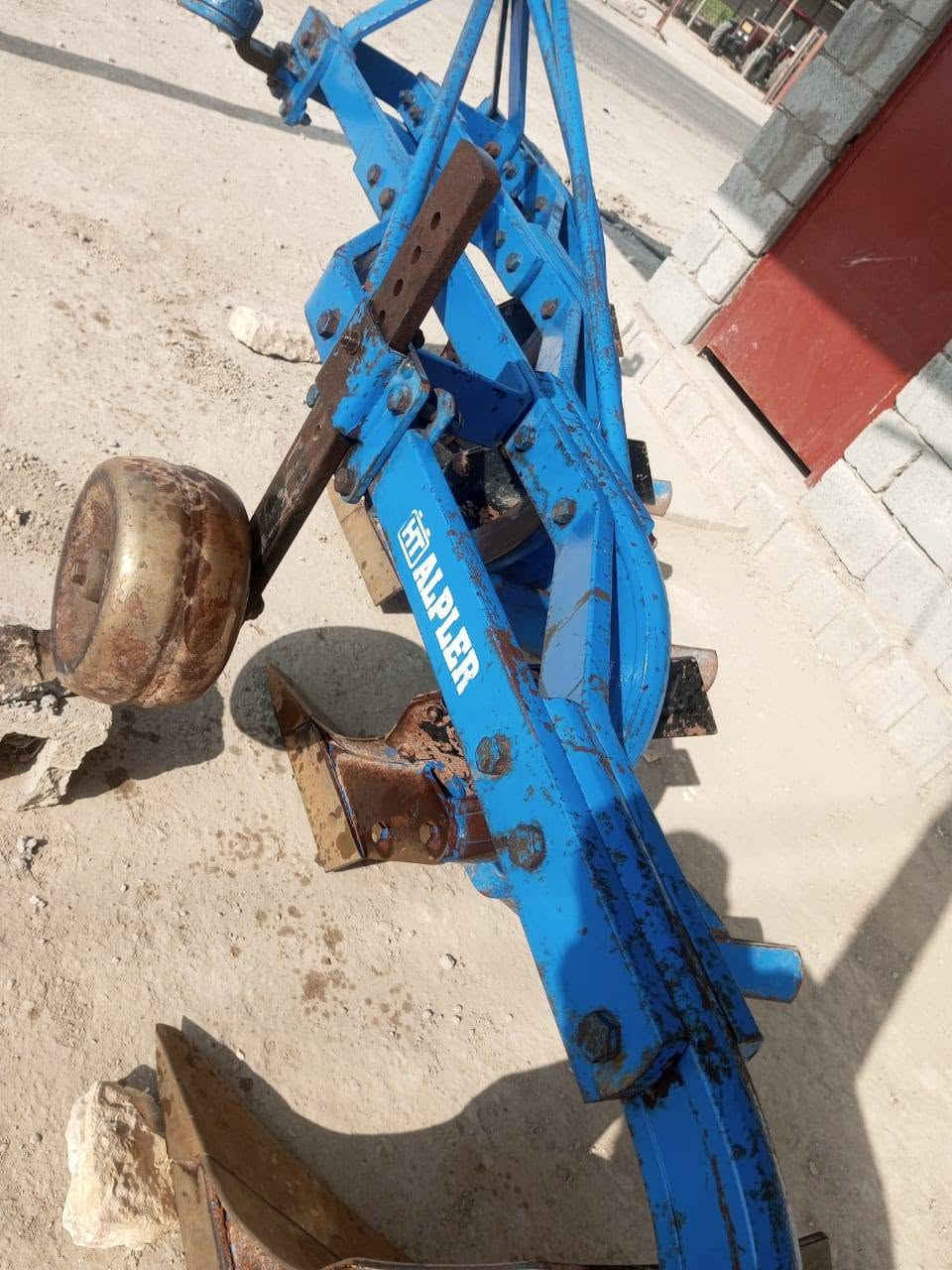 السلام عليكم للبيع فدان البير حجم 10 رباعي مشتغل 50 دونم مكفول من الكسر والحيم  سجه الشركه بعدها بيه 
العنوان بابل الحمزه الغربي للتصال علا الرقم ***********
