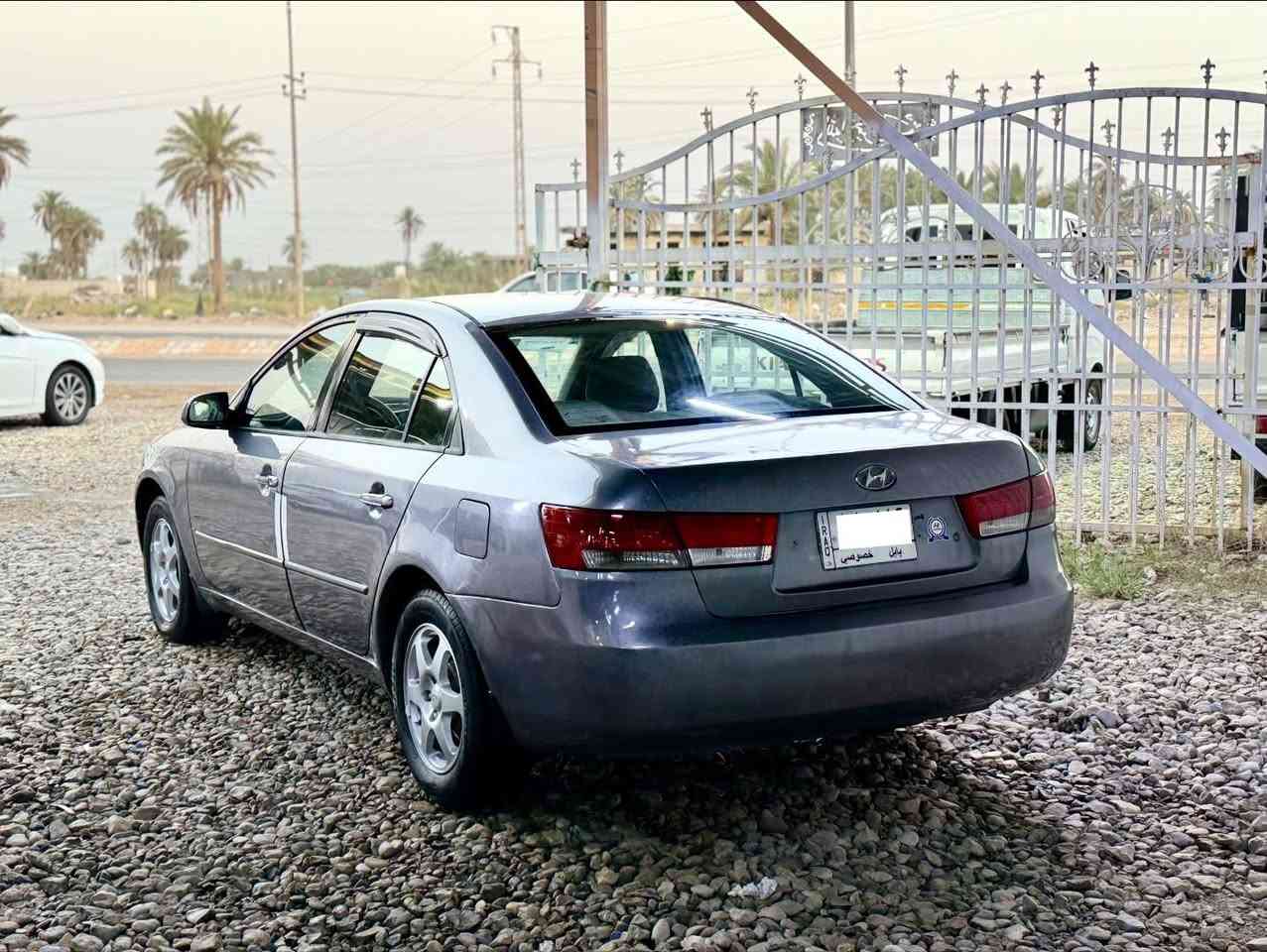 #للبيع او #مراوس حسب القناعة حمل او صالون 
سوناتا 2007 خليجي رقم بابل مشروع وطني سنويه لل٢٨ تحويل مباشر ثاني يوم بيه رش جمالية فقط فرن درجة أولى قبل يومين مطلعها بدون اي ضربه اثر جراد وموجوده الصور قبل الصبغ محرك كير صدر تبريد تخم تاير كله مكفول وجاهز السعر 85$ مكاني بابل ناحية الشوملي 
***********
