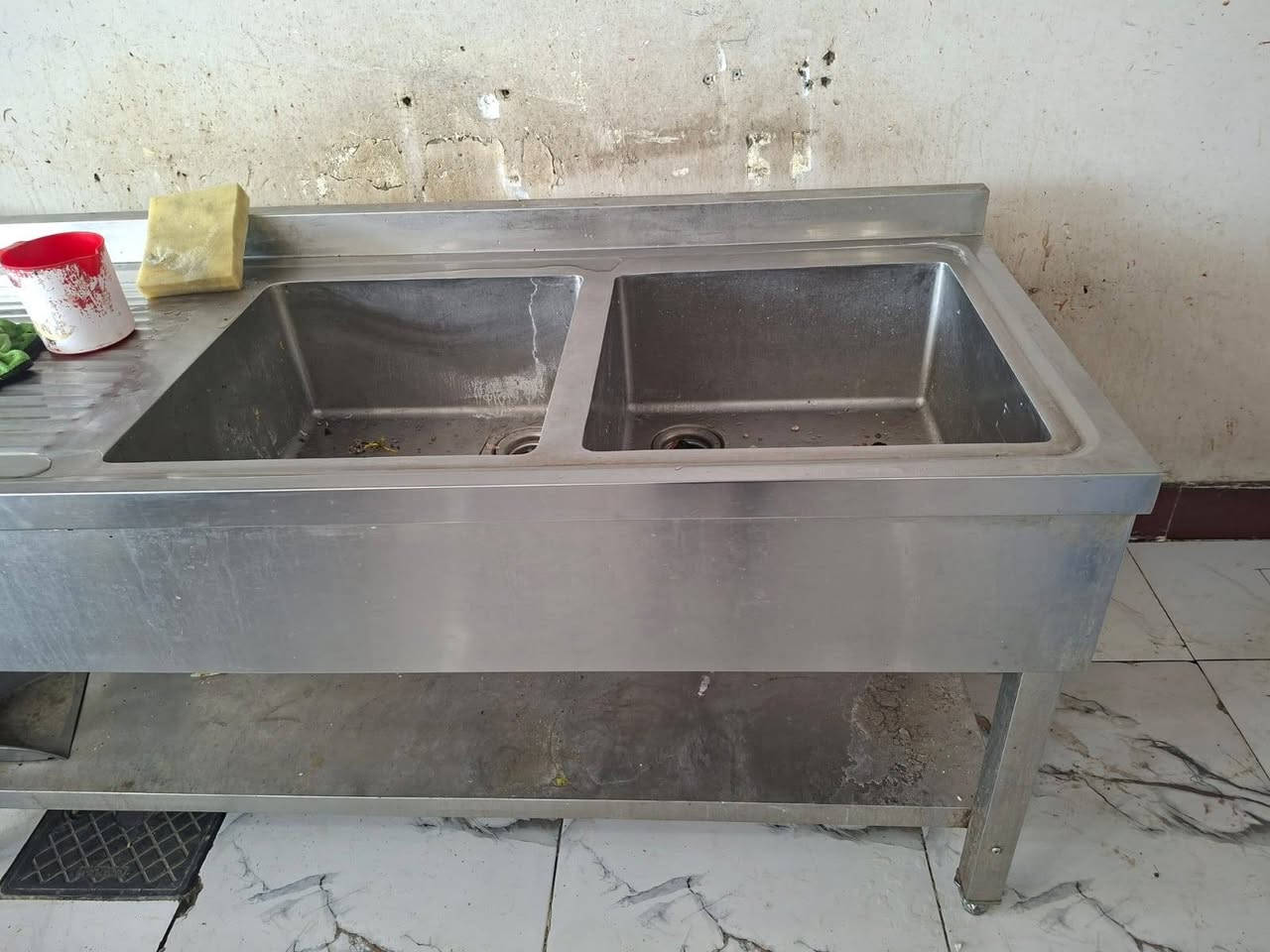 غراض مطعم للبيع
***********
