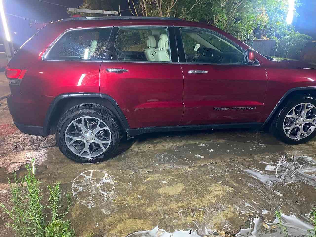Jeep Grand cherokee Limited plus للبيع
2020 خليجي من النوادر كفالة عامة عدا بارد بحافة هلال الجاملغ الخلفي 
مواصفات
🟢ممشى حقيقي 38mi
🟢سقف بانورامي
🟢3شاشات
🟢دفع رباعي 
🟢انظمة قيادة متعددة
🟢كشنات جلد 
🟢كشنات الامام تحكم كهربائي
🟢كشنات الامام تبريد+تدفئة
🟢محركV6 (3600)
🟢رادار جانبي+رادار خلفي
🟢مري كهرباء+تدفئة 
🟢ستيرن تدفئة
🟢كشنات الخلف تدفئة
🟢مثبت سرعة+نظام traction control 
🟢صندوق كهربائي
🟢تشغيل عن بعد
🟢نظام دخول ذكي+انارة ترحيب
🟢هزة فحص سنوية جديد
السعر 280
للتواصل:***********
