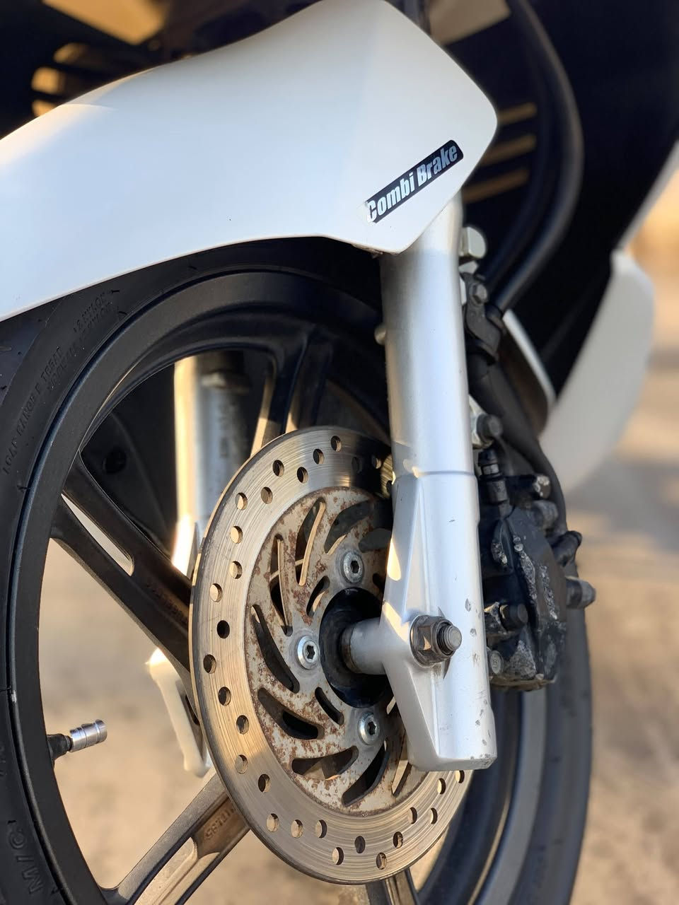 اعادة نشر بسبب الوعود الكاذبة ‼️
Pcx (gf) 
جيل اول ياباني موديل 16
محرك 150 
كهربائيات شغالة كلها 
حساس ازدحام 
حساس ستان 
تدفئة يدات 
اشاير اضافية دبل 
كاملة ماناقصها شي 
سعرها 1.650 
للتواصل / ***********
