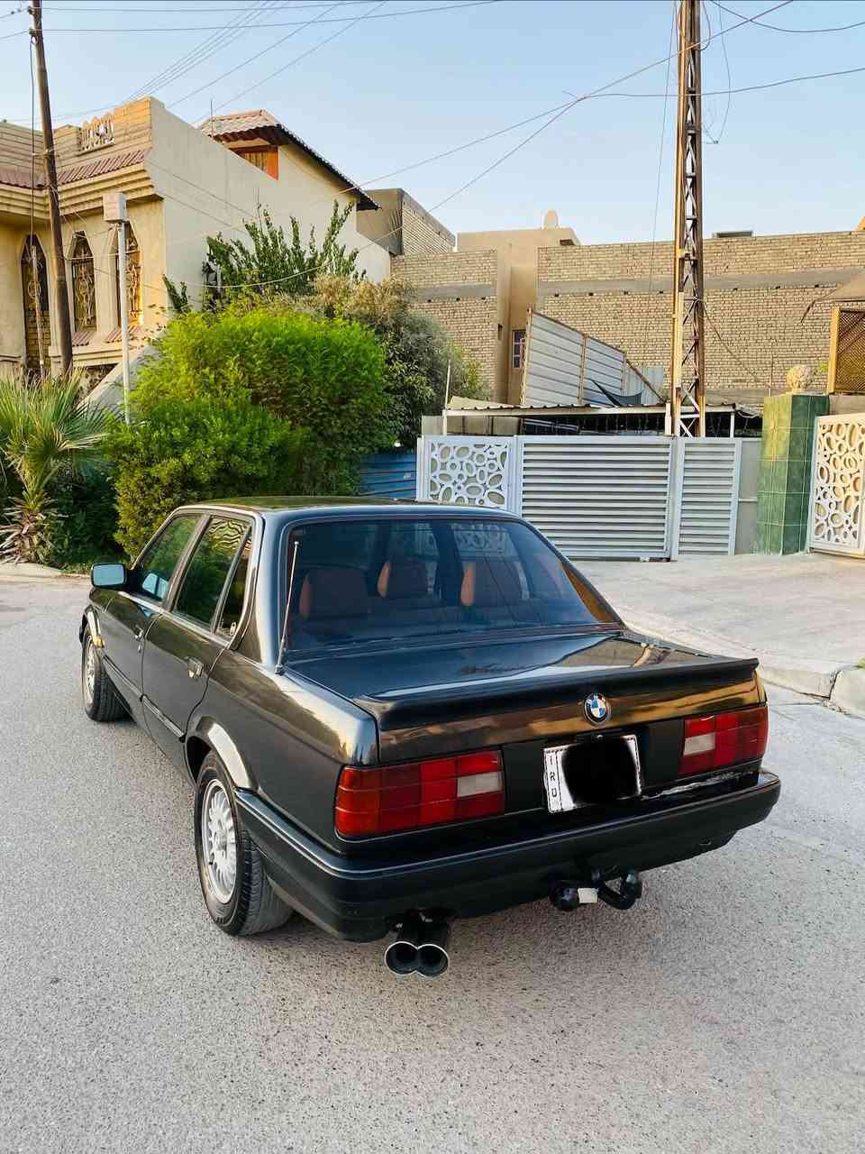 السلام عليكم 
للبيع 325i اصل بلادية وارد يابان اصل كير اوتو اصل 
رقم بغداد انكليزي تحويل مباشر
بدون حادث بدون قطرة خياس ABS شغال 
اول صبغة الها الصالنصه جديدة حجر بيئة موجود
كهربائيات كلها بلاديه وشغالة 
صدر امامي وخلفي جديد اصلي 
تبريد منظومة كلها جديدة شغال 
مكينه و كير خير من الله جدد
تخم ويل وتايرات وباتري جدد 
غرفتها جديدة بلادية 
اخوان السيارة جديدة وبلادية ومناقصها شي 
العنوان : بغداد السيدية 
السعر : 58 ورقة وبيها مجال رجاءاً متتقارن بل مهجومات والجناي يعرف شقصد 
***********
