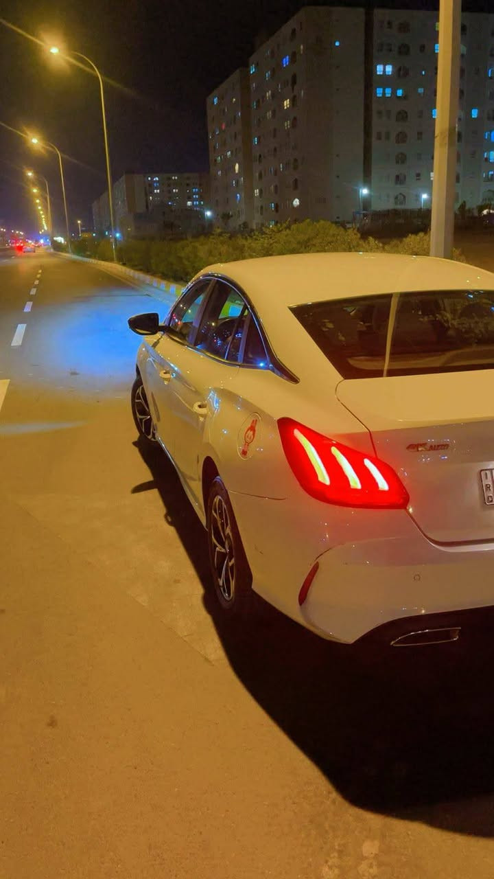 السلام عليكم ورحمة الله وبركاته  2022    MG GTمحرك 1500تنفس طبيعي بصمه داخل مخمل  ابيض مع تطعيم بلون احمر. لايت زنون  ولدنهاري سياره بدون صبغ ولا تعديل بيه شخوط  ماشيه 78 سياره حيل نظيفه تحويل مباشرة سعر 105وبيه مجال  قليل هاتف ***********

