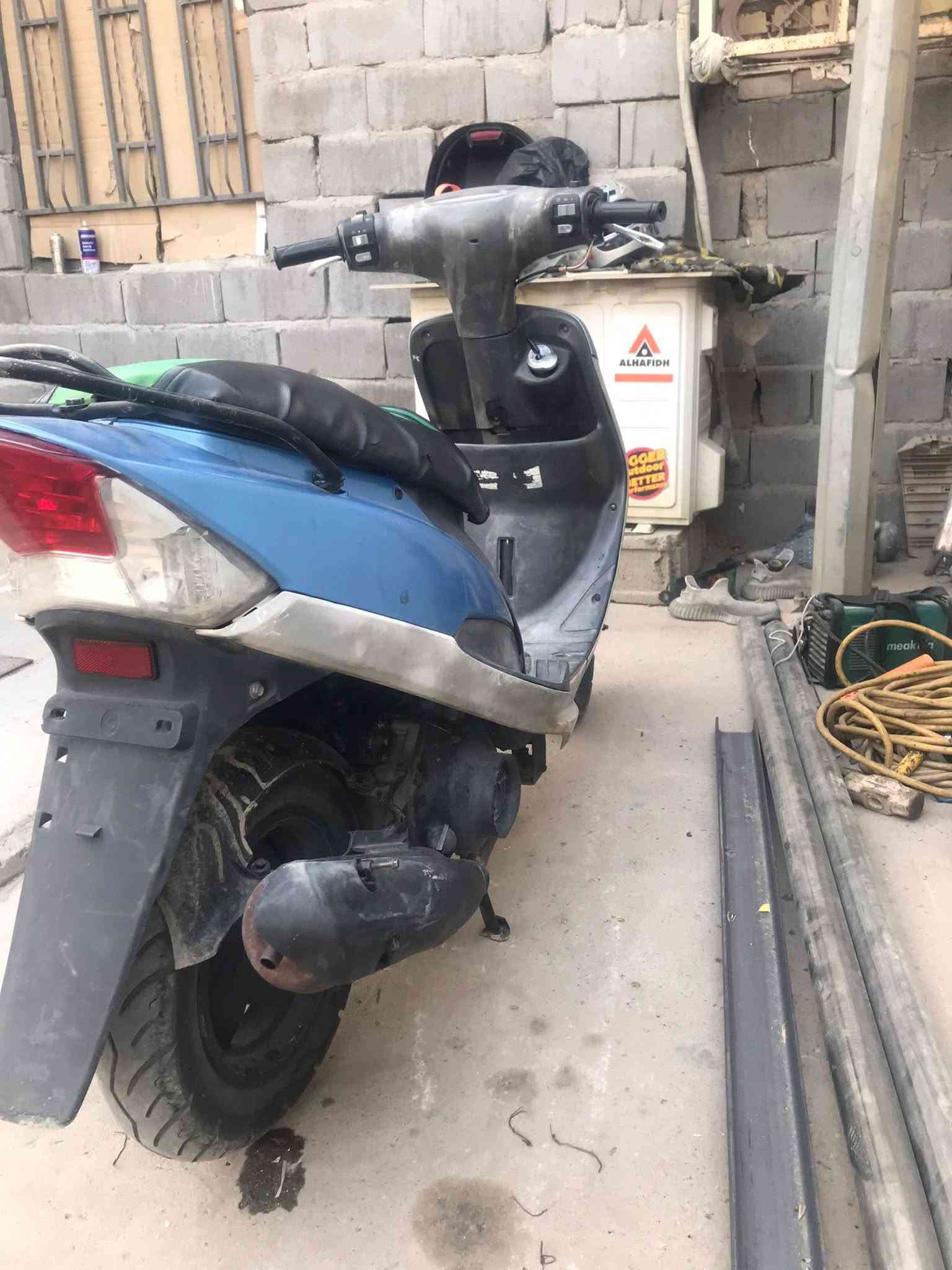 للبيع 
دراجه نوع ماكس قجمه 
مكينه مفتوحه ولفات فقط 
سلف شغال
لايت شغال 
سكن شغال 
الاشاير والبك يحتاجلهن كلوبات
السعر 550 وبيها مجال 
مكاني الجنينه حي الانتصار
رقمي ***********
