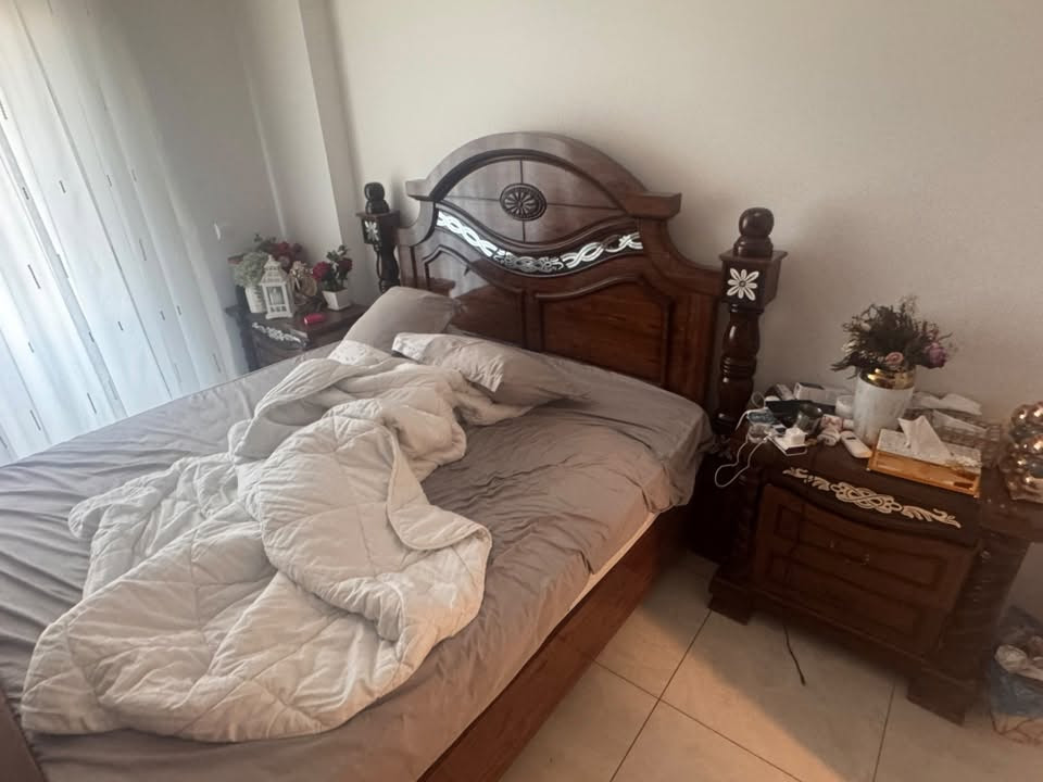 غرفه مستعمله للبيع توصلك للباب بس الشد عليك حط سعر و راسلني وتساب ***********
