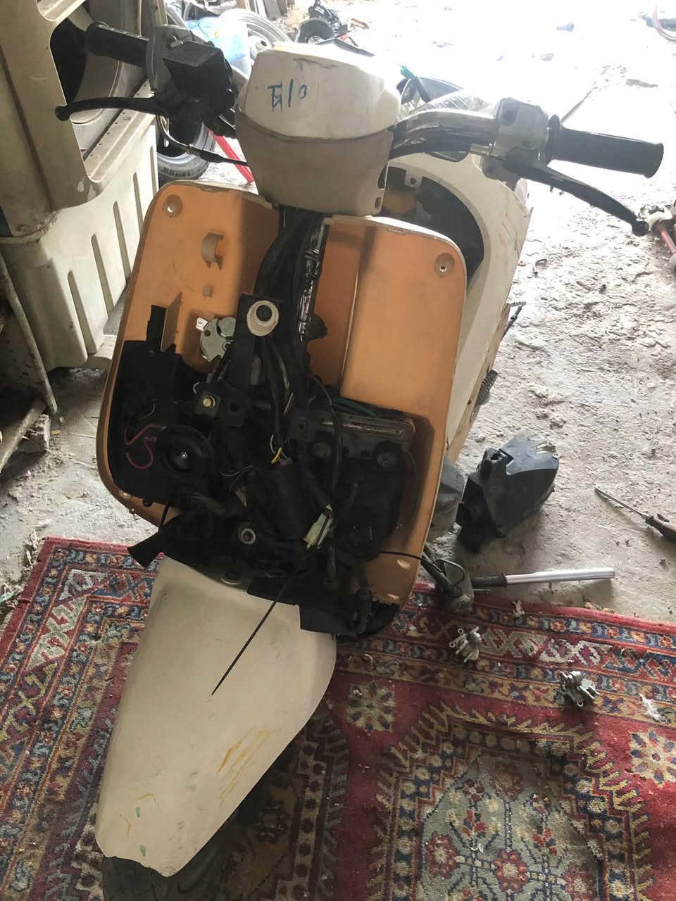 بوليس البيع ابيع شغال اشغلها كبالك وا تاخذها غراضه موجودة كلها سكني بغداد بل مدينه وا سعرها مناسب رقمي ***********
