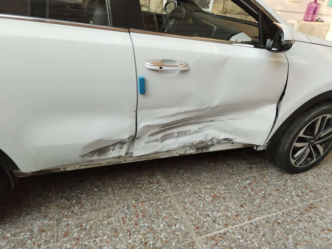 سلام عليكم

للبيع كيا سبورتج 2019 خليجي 

السياره فول مواصفات عده البنوراما
فقط الضربه كما موضح بالصور 
رقم بغداد بأسمي السياره ماشيه 61

مكاني بغداد
السعر 170 وبيها مجال

*********** واتساب
