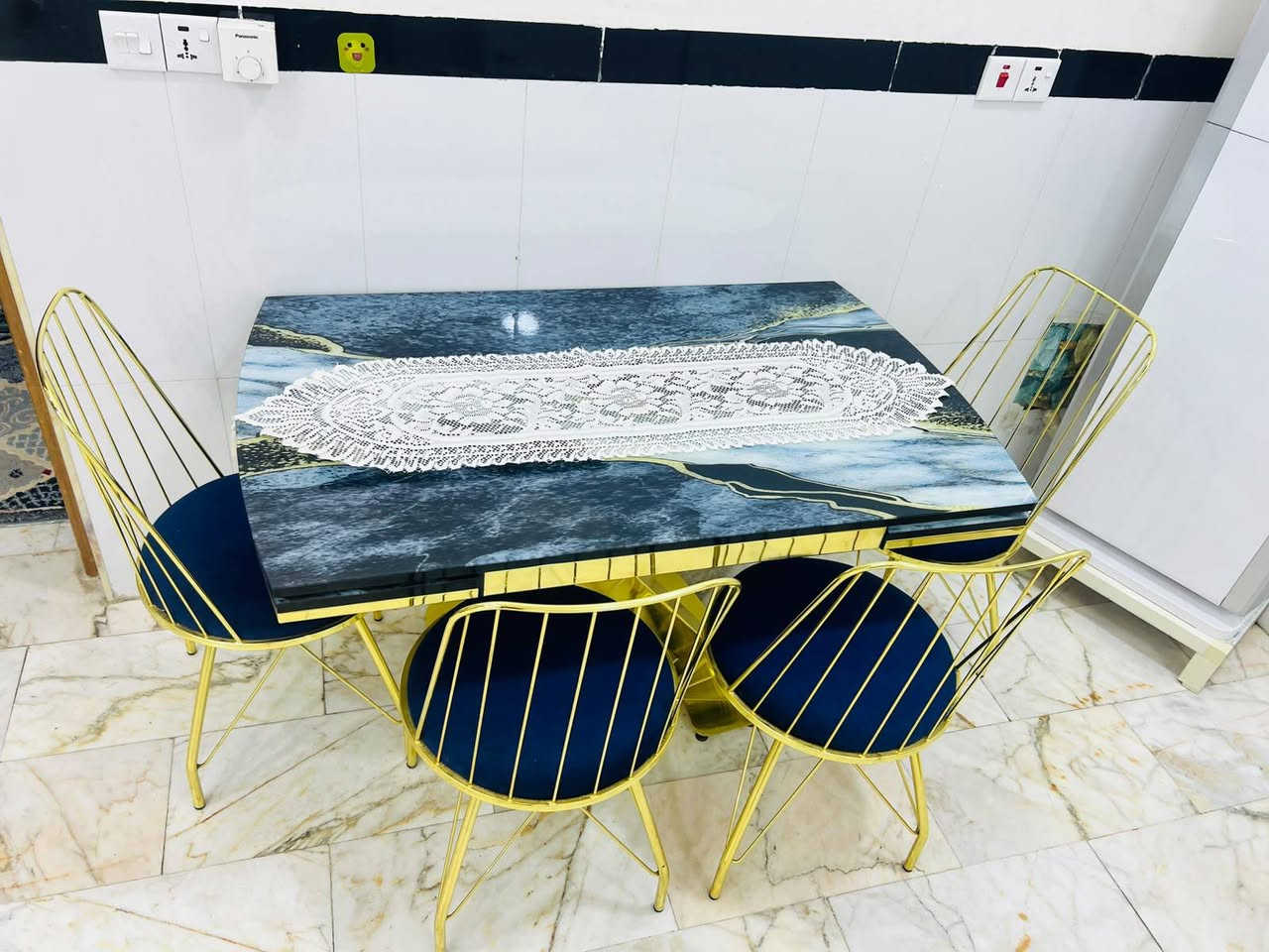 ميز طعام سلايت مع اربع كراسي
للإستفسار على الرقم التالي ***********
