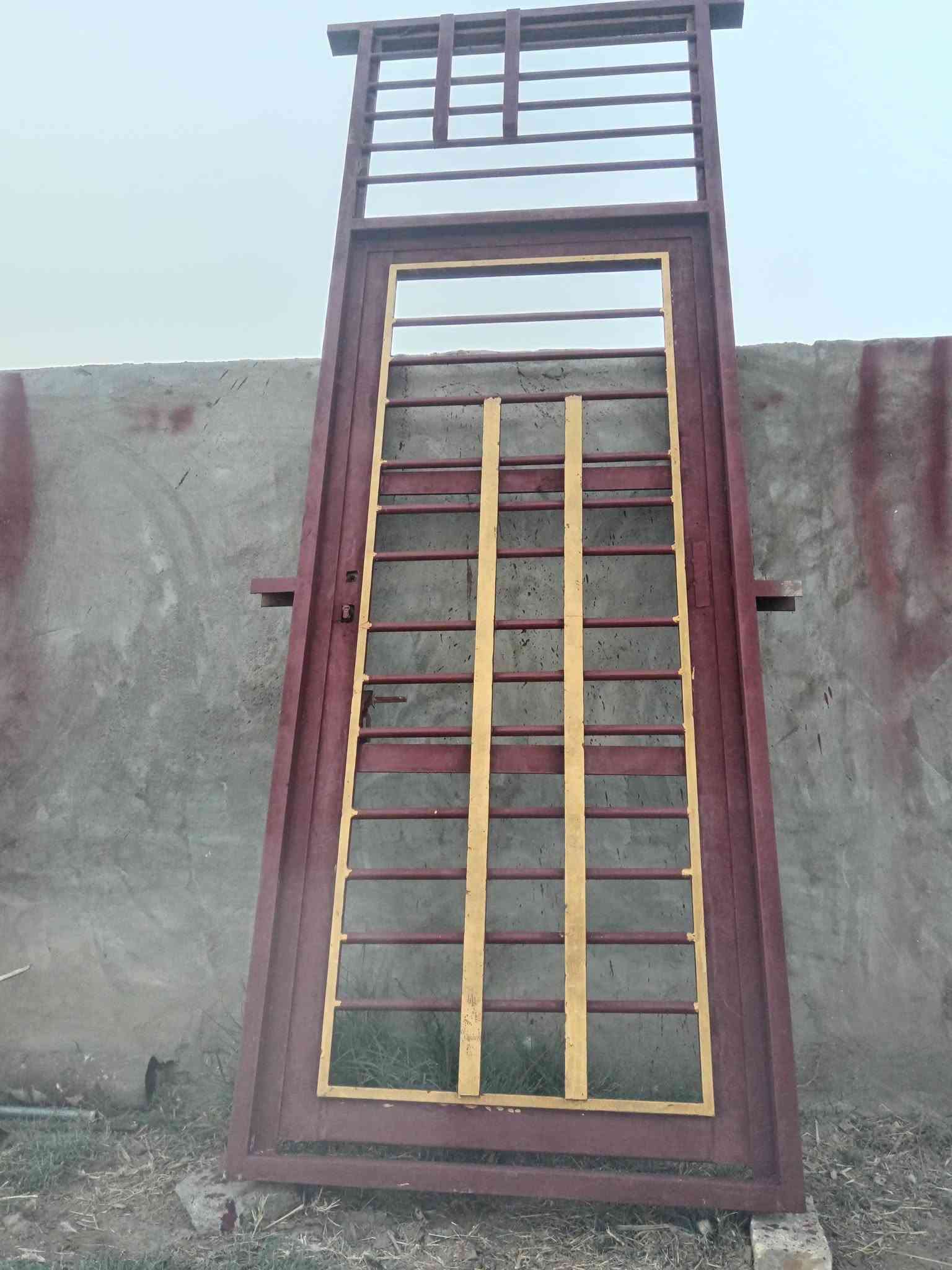 سلام عليكم بيبان العدد 3 ثقيل
باب رتفاع 3متر الله شاهد مفصلينه ب 250 وهسه ردت بيعه ب 175مامستخدم
بار رتفاع 2 والعرض متر جنل ب 90
بار رتفاع 2ونص والعرض متر وربع ب 125
مكاني علا طريق الدوايه ***********

نص مكتوب في الصور:
- Shot on POWER P55+