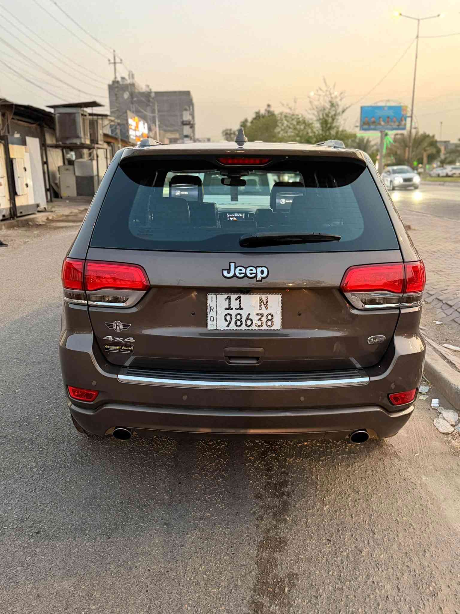 للبيع جيب شيروكي اوفر لاند ( overland)
موديل ٢٠٢٠ وارد خليجي مكفول كير ومكينة
 لون قهوائي  مكفولة من ضربة وصبغ وتبديل 
المواصفات: محرك 3.6   6 سلندر 
رادار امامي خلفي 
كشنات جلد تدفئة وتبريد 
شاشات خلفية 
 مرايات تعتيم ذاتي مع تحذير النقطة العمياء 
سقف بانوراما 
جنطة كهربائية 
دفع رباعي 4*4 
ايضاً نمط سبورت 
جكات 
تشغيل عن بعد 
تدفئة ستيرن 
نظام تشغيل وإطفاء أوتوماتيكي بالازدحام 
ذاكرة لحفظ وضعية السائق 
دخول ذكي 
نظام تعليق هوائي ذكي 
لايتات LED   
محرك كير مكفولات من الفتح والضرر
غرفتهة نظيفة وجديدة  

مكاني بغداد شهداء البياع سيف للاستفسار ***********
السعر ٢٥٨ ورقة وبيهة مجال
