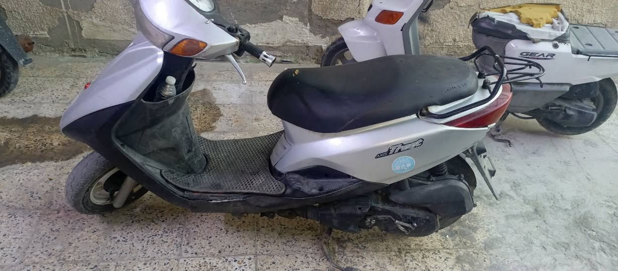 للبيع اكزز نوزل بيه صوت كلچ امامي تعبان كهربائياتها كلها شغاله سعرها 375 من الأخير
طوافه /گيج سرعه/ اشاير/ هورن /لايت/
 بگ لايت 
كله شغال
السعر قفل بدون عمله 375 بدون احراج 
شراي راسلني واتس اب لان خطي معلق 
*********** مكاني بغداد المشتل
