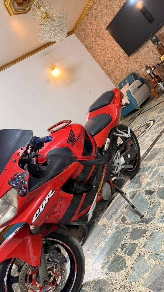 افوراي 600 دراجه كفاله مكينه وكير ما مفتوحه بلاديه مسويلها ادمه لمكينه بلكات وتنضيف مجاور ومي زيتي الاحمر دراجه 1 2 3 بطناش كهربائيات كلها شغاله دراجه ابدلها دهن LIOUI MOLY اصلي مو هاذه المضروب التر مالته 20 الف وبنازين محسن دراجه  وبيها منضومه مال زنون تسوي اليل نهار نضافتها /80/100 السعر 22 ورقه قفل قفل مكاني بغداد جسر دوار ***********
