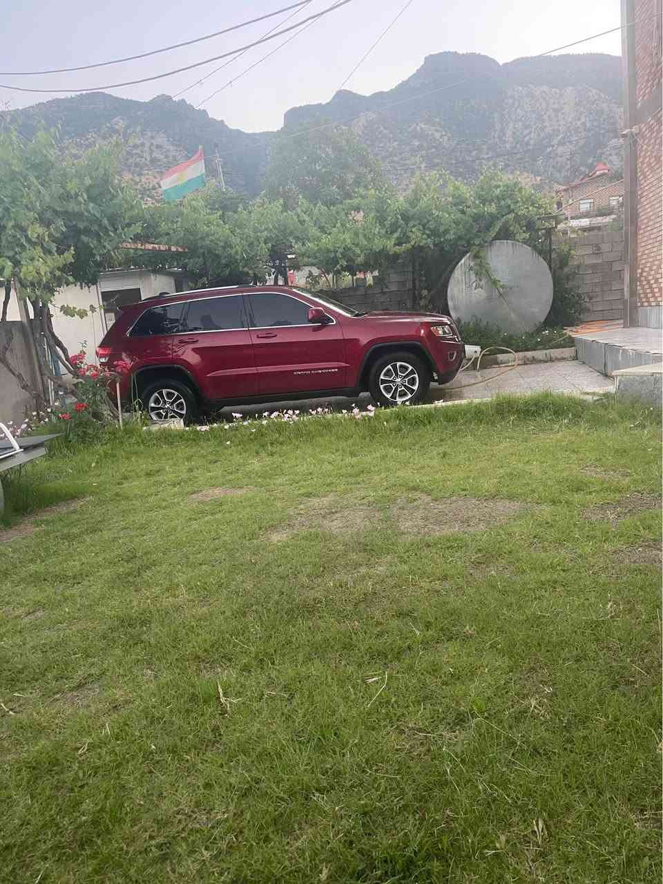 Jeep laredo 2014 
سیارەکە بەناو ناکری بەناو شەریکەیە ئەولیاتە 
کیشەی مەدەن و شەخسی بە شەرت
٣ پارچەی بۆیاخە بی ژوری 
سحری ١٢٥ وەرەقە و موجال
*********** سوران, أربيل
