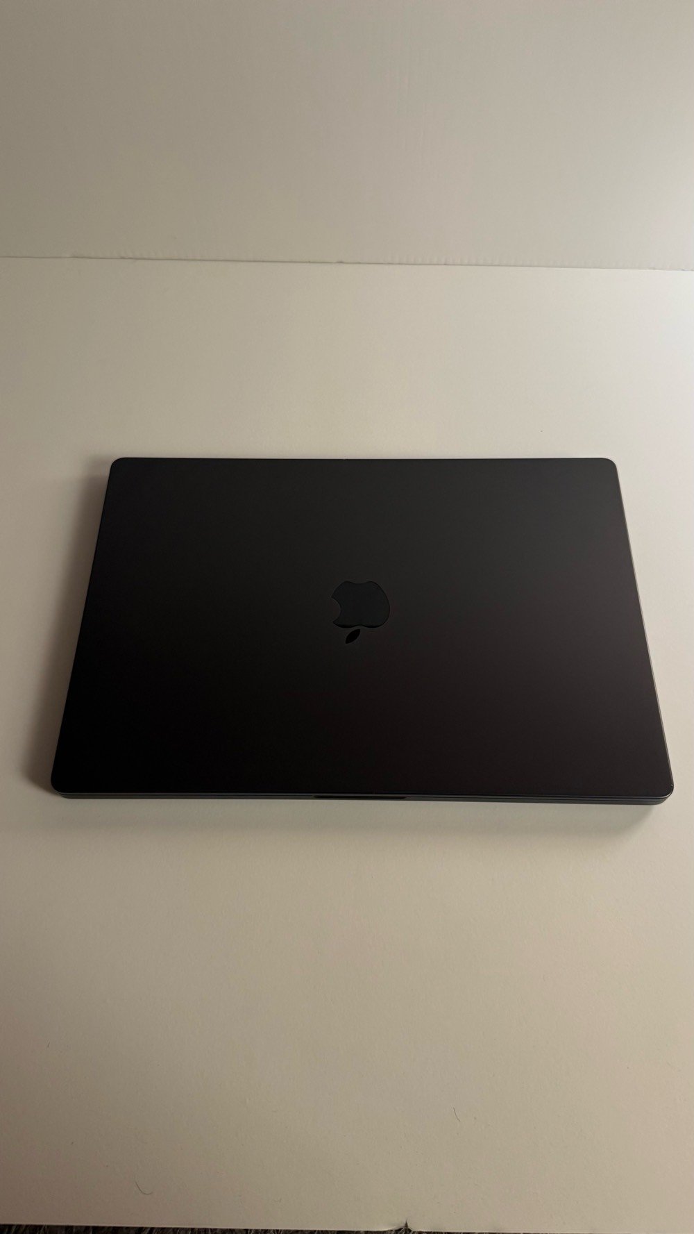Available ✅
Macbook pro M3 pro
512 GB Hard
18 GB Ram
Battery 100%
Cycle 13
16,2 inch
Space Black 
الملحقات فقط شاحن نظافه 98% الجهاز عربي شرق اوسط
للتواصل 
***********