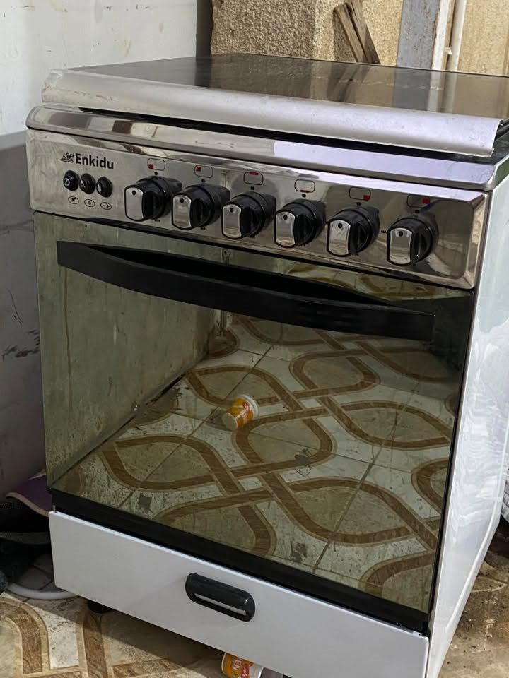سبلت 2طن غاز ما بي ما عرف رايح غازه مستخدمه فقط ٤ تشهر وطباخ جديد ثنيناتهن اب ٣٥٠        ***********
