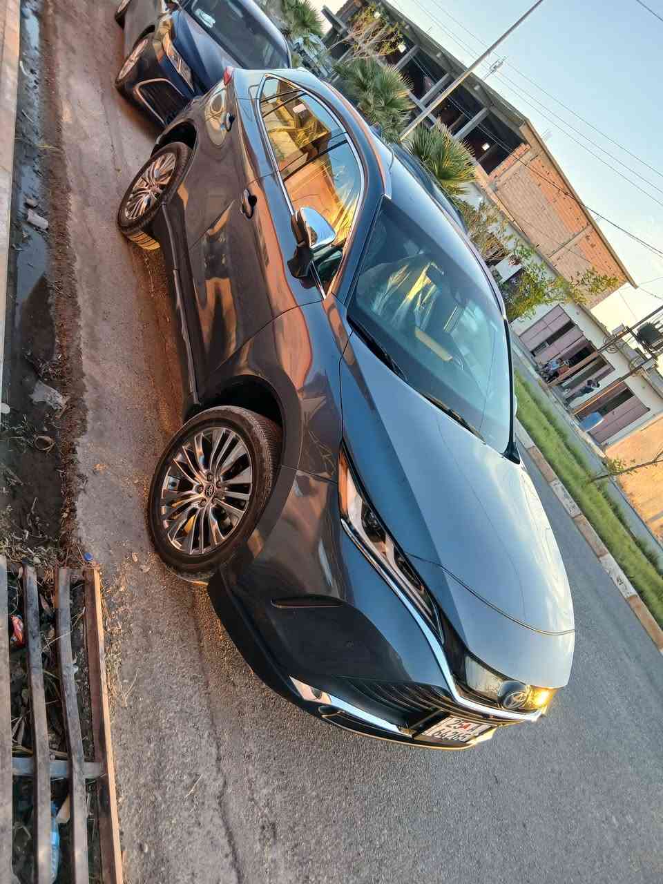 السلام عليكم سيارة فينزا للبيع مكانها ناحية الزاب
الموديل 2024 XLE Hybrid Car 
السيارة وضع الشركة 
المسافة المقطوعة 22 الف ميل 
حساسات أمامي و خلفي 
شاشة كبيرة JBL سماعات 🔊 JBL 
كشنات كهربائي تدفئة و تبريد ❄️
تبريد قطعتين ثلج 
حجم الويل 19انج كروم 
مانع تصادم مانع انزلاق 
تحكم في الستيرن يمين و يسار
 تحكم في السرعة 
سايد بريك بصمة+ 2 بصمة للتشغيل 
 المرآه الجوانب شفط مع القفل 🔐 
الجنطة كهربائية وتحكم بصمة مع السائق 
المرآه الداخلية تسجيل صوت و صورة 📷 
شاحن للجوال سلكي و لا سلكي 
ملاحظة @ جميع مواصفات الراحه النفسيه هنا 
ضرر السيارة جاملغ أمامي يسار فقط مبدل بلادي 
رقم كركوك جديد 
ملاحظة/ البيع كاش 225$ 💸 مجال قليل 
او مقدمة اقل شي 150$ والباقي حسب الاتفاق مع كافه الضمانات لكن بغير سعر الاتصال ***********
