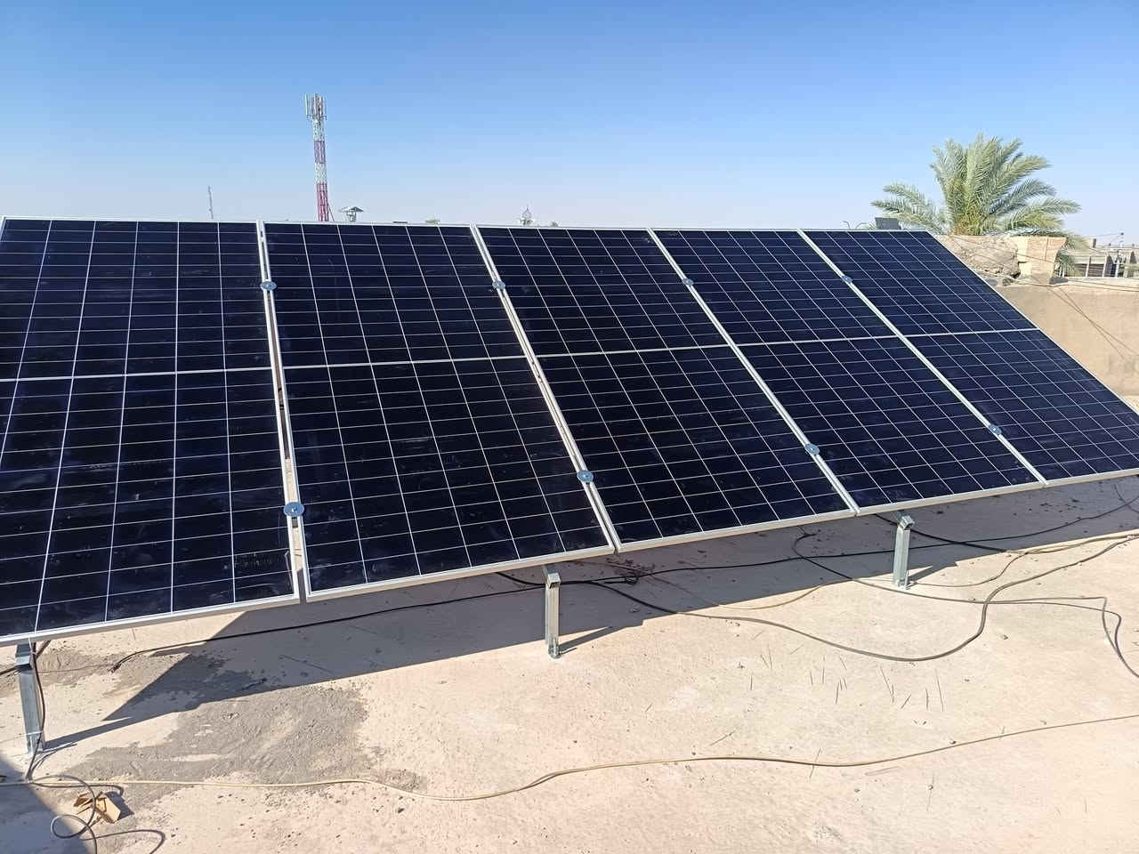 #أستثمارك في الطاقة الشمسية ربحآ مستمر.
أتصال +واتساب
*********** ☎️☎️☎️ ***********

#تم بحمد الله تعالى تجهيز و نصب منظومة طاقة شمسية لأحد زبائننا في قضاء الشرقاط /قرية الخصم.
✅ ٢٠ أمبير نهاري
✅ ١٦ أمبير ليلي
#مكونات المنظومة.
1️⃣ الواح عدد ١٠ نوع فيلادلفيا ٦٠٠ واط وجهين بكفاءة عالية
2️⃣ أنفيرتر بقدرة 10.2 كيلو واط نوع انيرن برو.
3️⃣ باتري بقدرة ١٦ كيلو واط (١٠ ) الاف دورة.
4️⃣ بورد سيطرة و حماية يحوي قواطع DC و قواطع AC و جوزات ذكية من أفضل الماركات.
5️⃣ هيكل حديدي مغلون ١،٥ ملم.
6️⃣ كيبلات AC ٤ ملم و كيبلات DC ٦ ملم.
✅✅ صيانة مجانية و كفاءة عالية.
