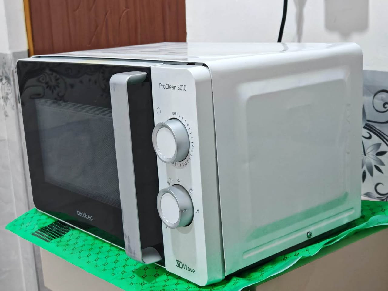 السلام عليكم ورحمة الله 
مايكرويف ماركة Cecotec ProClean 3010 الاسبانية
مؤقت ٣٠ دقيقة السعة ٢٠ لتر الباور ٧٠٠ واط
طريقة التوزيع تقنية 3d wave
السعر ٥٠ الف توصيل موجود دهل اوران, واسط
